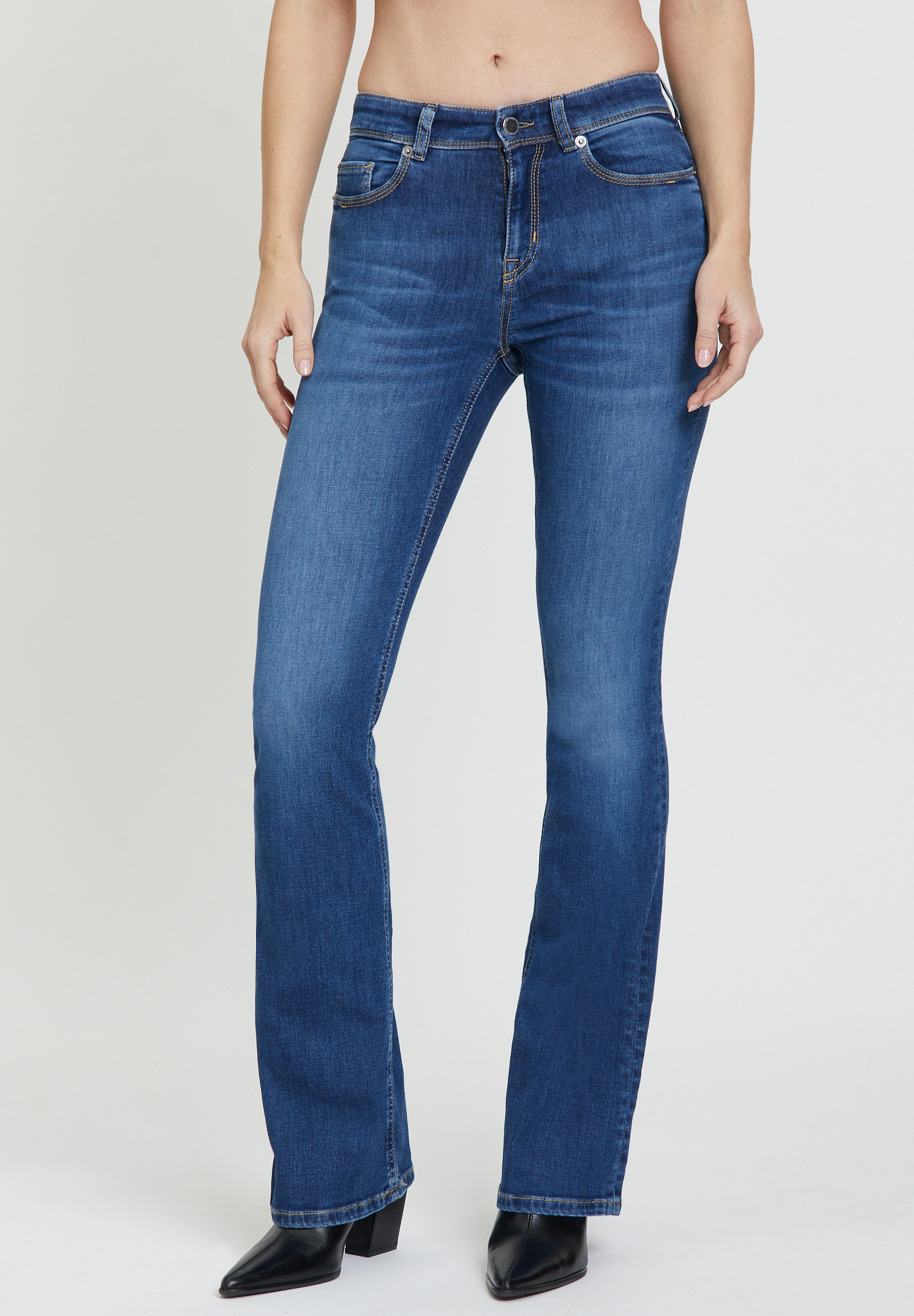FIT: Nice 104 BOOTCUT - MID WAIST
